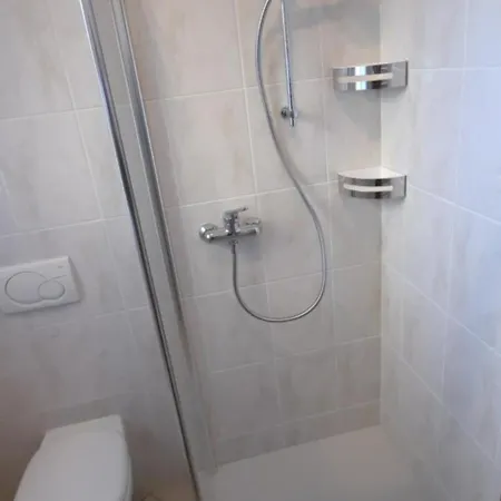 Gallo Mit Ueberdachter Terrasse Parkplatz 100 Mtr Z Appartement Cannobio