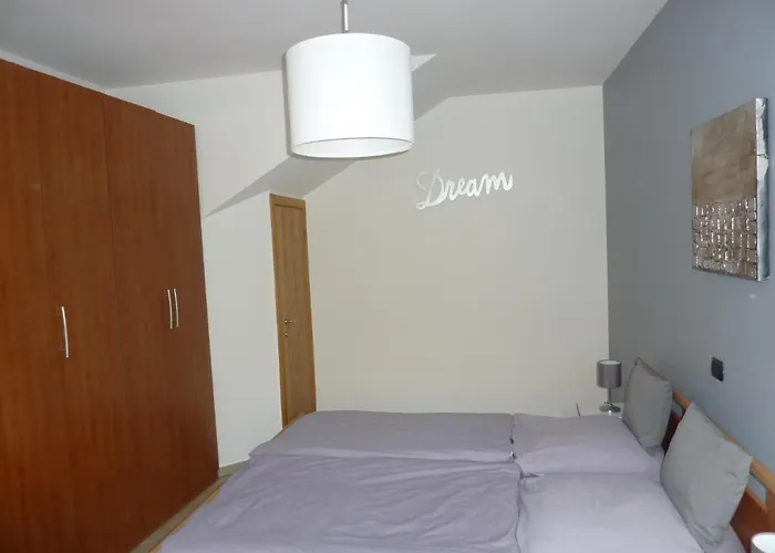 Gallo Mit Ueberdachter Terrasse Parkplatz 100 Mtr Z Appartement *